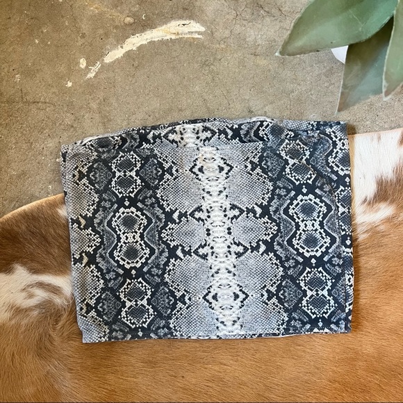 BERSHKA Snake Print Tube Top - Picture 4 of 4